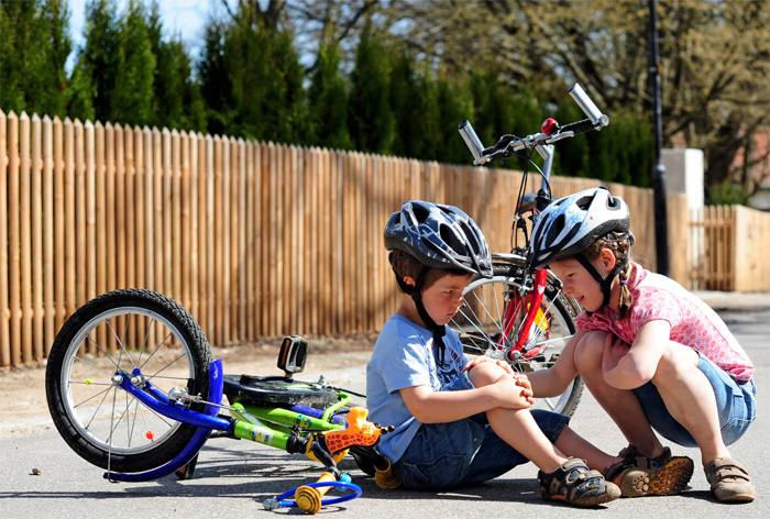 Sécurité : quel équipement pour votre enfant lorsqu'il fait du